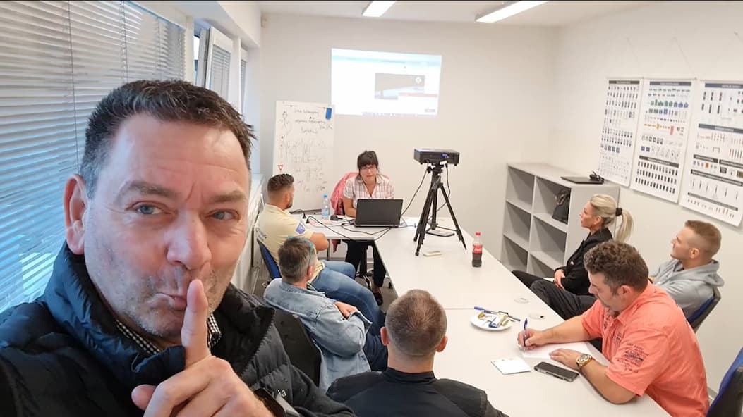 HD schwing bei der Arbeit